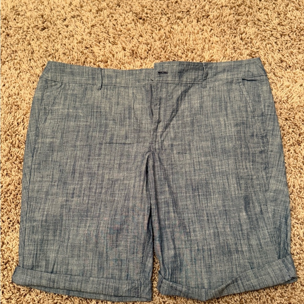LOFT Chambray women’s  Flat Front Shorts